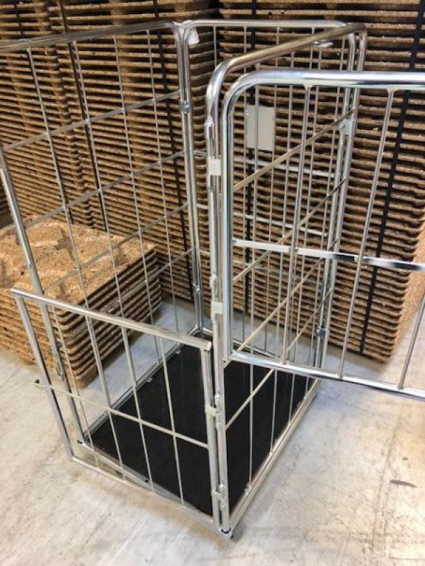 Mindre container med doble svingbare lokk 